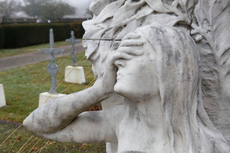 monument aux morts de la guerre de 1914-1918 : La Douleur