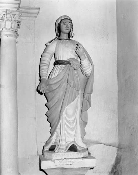 statue (petite nature) : sainte Geneviève