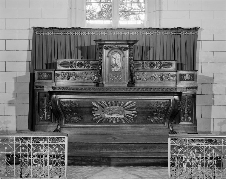 ensemble du maître-autel : autel tombeau, tabernacle
