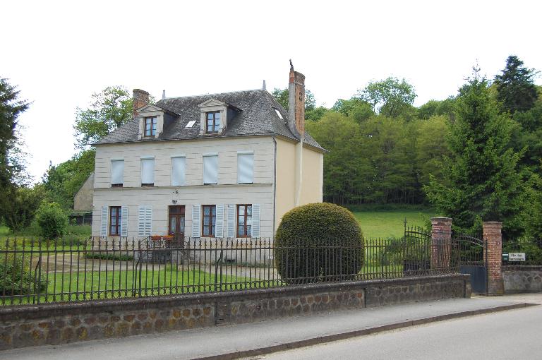 Bourg, maison de maître dite "villa des marronniers".