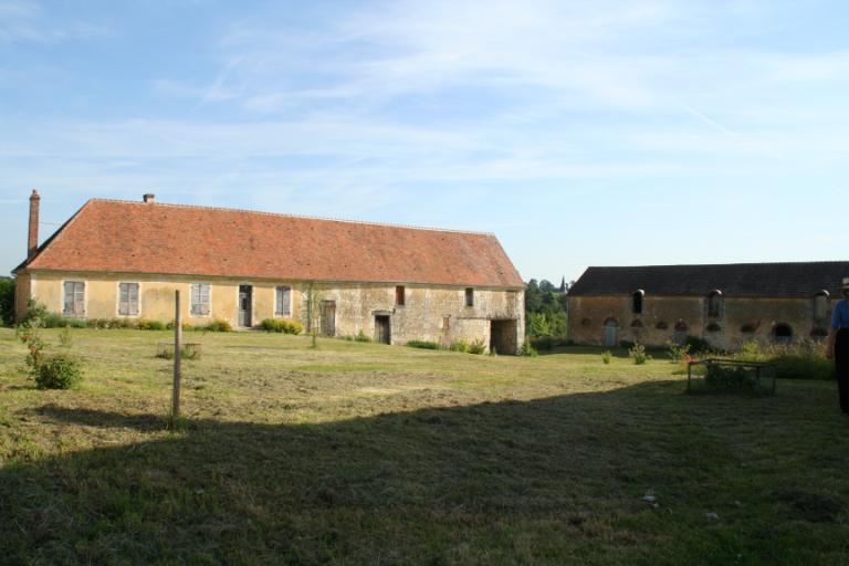 les maisons et les fermes de la commune de Comblot
