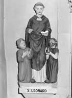 groupe sculpté (petite nature) : saint Léonard délivrant des captifs