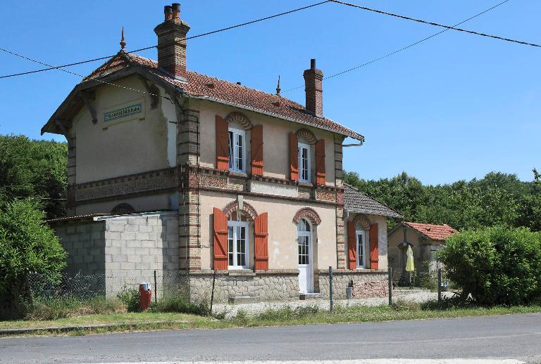 halte de voyageurs, dite gare de Charleval-Transières