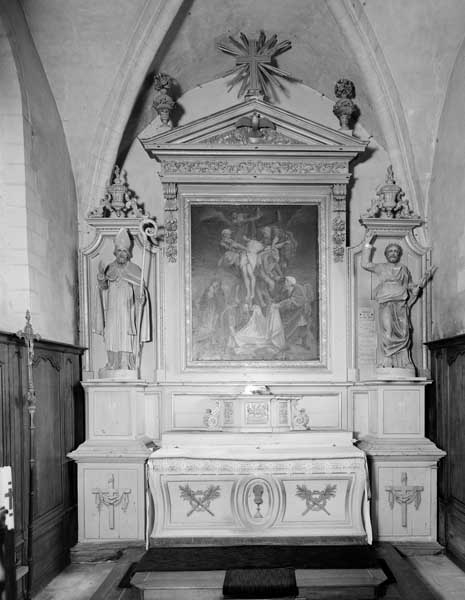 ensemble du maître-autel : autel tombeau, retable architecturé à ailes et tabernacle