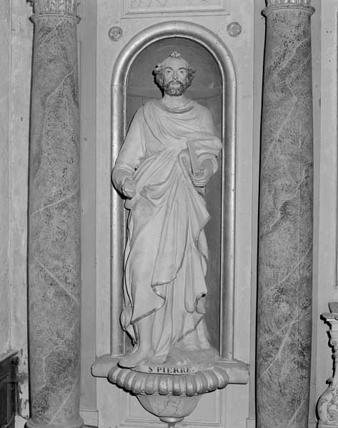 2 statues : saint Pierre, saint Paul
