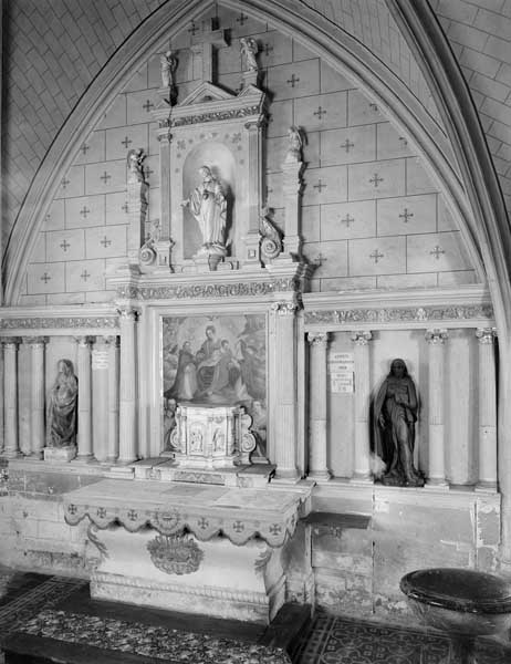 ensemble de l'autel secondaire : autel tombeau, retable architecturé