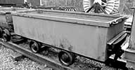 ensemble de 2 matériels de transports ferroviaires dits bennes à burins