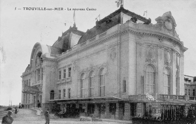 casino dit Casino Municipal de Trouville, puis Le Trouville Beach Casino, puis Le Louisiane Folies, actuellement Le Casino Barrière de Trouville