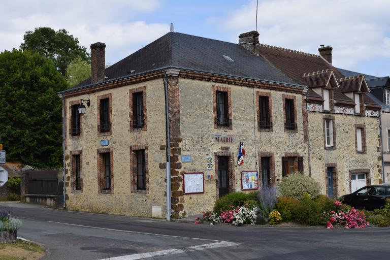 Vue de la mairie-école.