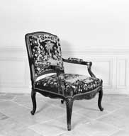 fauteuil style Louis XV dit siège à la Reine