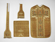ensemble d'une chasuble, d'une étole, d'un manipule, d'un voile de calice (ornement rose)