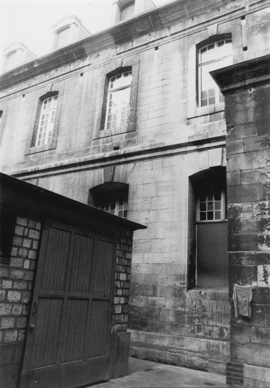 bâtiment conventuel de l'abbaye de la Trinité dite abbaye aux Dames, actuellement hôtel de région