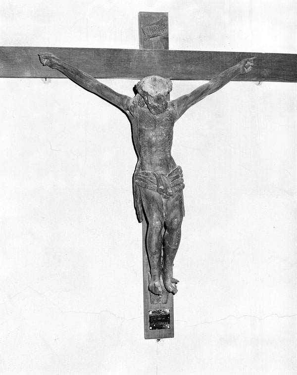 statue (demi-nature) : Christ en croix