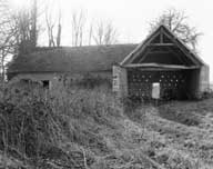 Séchoir à tuiles et logement du tuilier, élévations extérieures est.- Photographie ancienne, 1987.