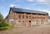 filature de lin, puis usine liée au travail du bois Isoroy, actuellement médiathèque La Fabrique et Pôle de santé libéral et ambulatoire