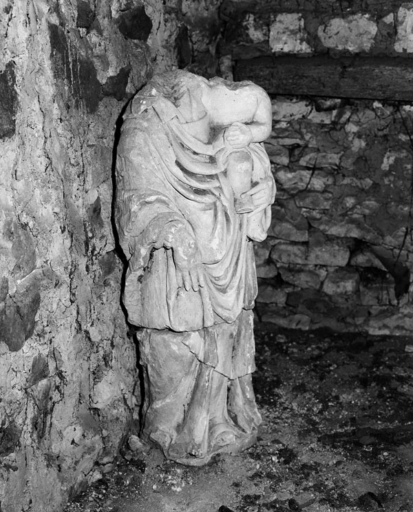 ensemble de 3 statues : Vierge à l'Enfant, saint Jacques, saint prêtre