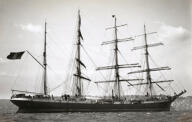 bateau citerne : quatre mâts barque (pétrolier) dit QUEVILLY