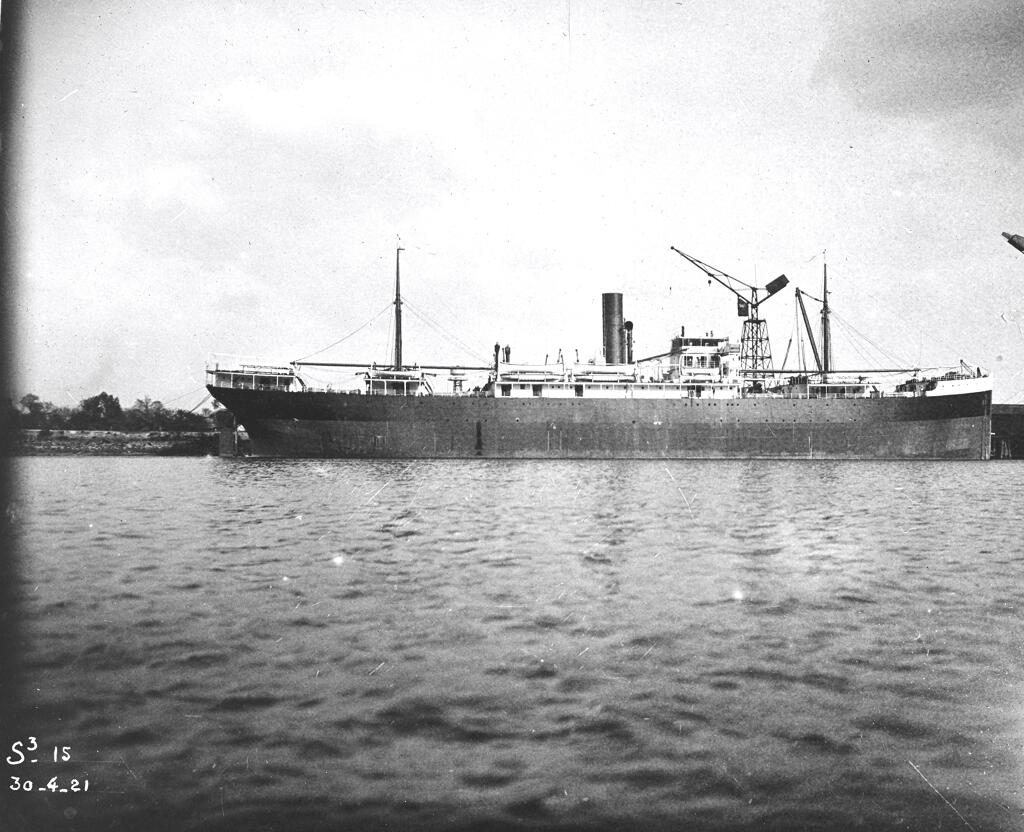 bateau de charge : cargo mixte (transport de passagers et de marchandises) dit KENTUCKY