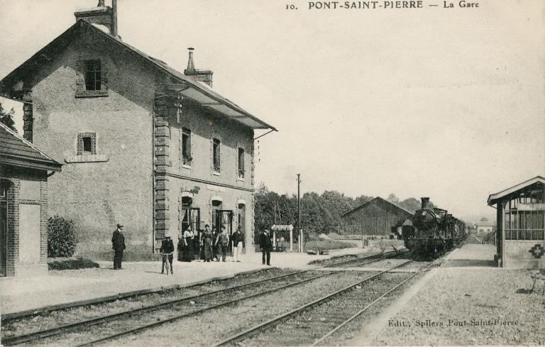 gare et maison de garde-barrière de Pont-Saint-Pierre