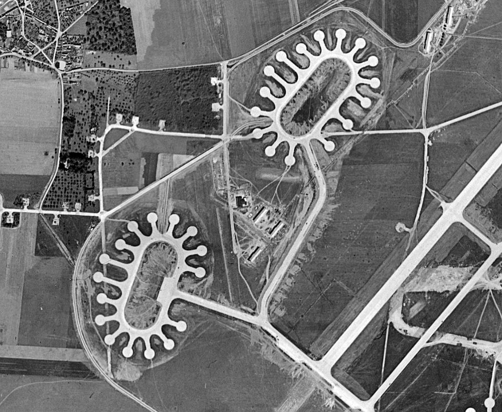 ensemble des infrastructures militaires et civiles de la base américaine d'Evreux-Fauville