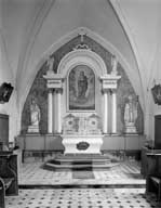 ensemble du maître-autel : autel tombeau, retable architecturé, tabernacle à ailes, tableau, 2 statues