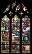 Verrière historiée et commémorative de la guerre de 1914-1918 : Scènes de l'Eglise : Traversée des âmes, Messe aux soldats et Christ en Gloire (baie de la chapelle nord du choeur)