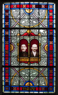ensemble de 4 verrières mixte hagiographiques et commémoratives de la guerre de 1914-1918 : Portraits soldats, Vierge consolatrice ; à la mémoire de Victor Leroyer, Julien Maillard, Victor Arondel, Isidore Chauvin, François Tennière, Auguste Bouillet