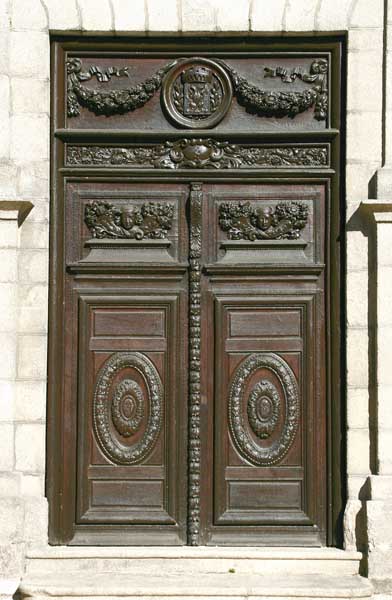 église de jésuites, puis école centrale du département, puis bibliothèque municipale d'Alençon, actuellement médiathèque Aveline