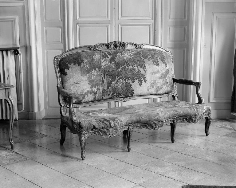 ensemble d'un canapé et de 4 fauteuils à la reine de style Louis XV