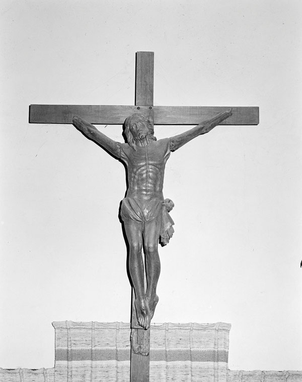 statue : Christ en croix n°1