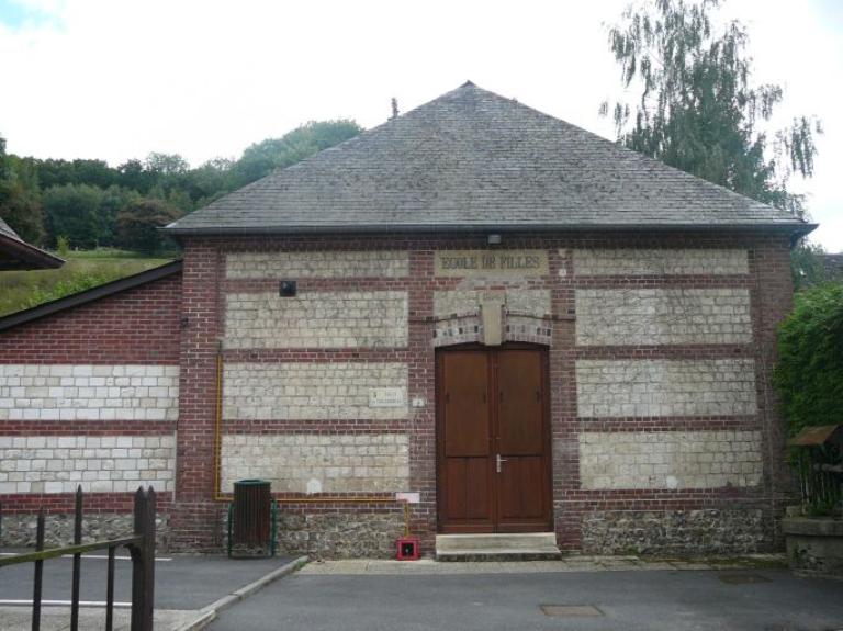 école de filles, actuellement salle communale de Caillouville