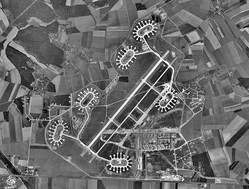 ensemble des infrastructures militaires et civiles de la base américaine d'Evreux-Fauville