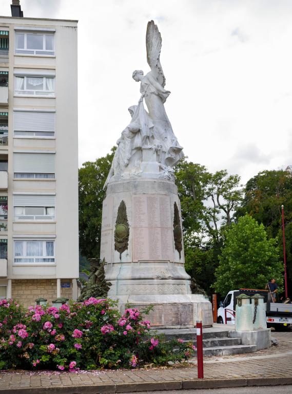 monument aux morts de la guerre de 1914-1918 : Pro Patria