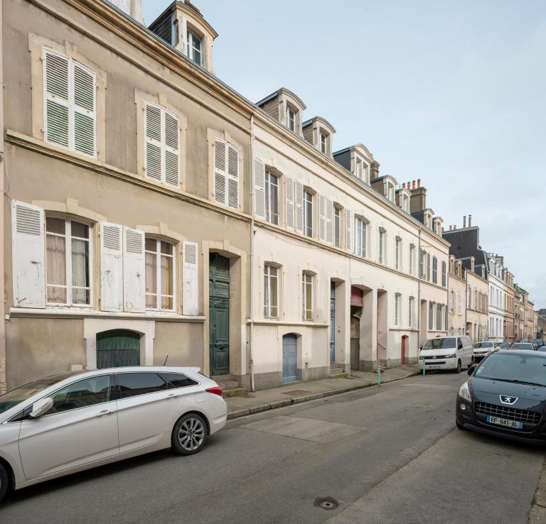 ensemble de 4 maisons