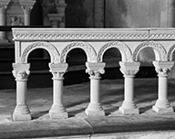 clôture de sanctuaire, style néo-roman