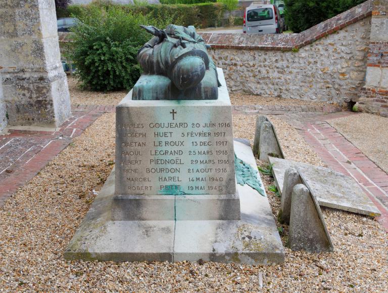 monument aux morts de la guerre de 1914-1918 : Soldat gisant
