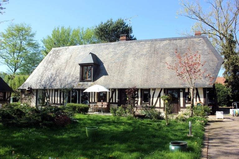 Les chaumières ou longères en pan de bois de Barneville-sur-Seine