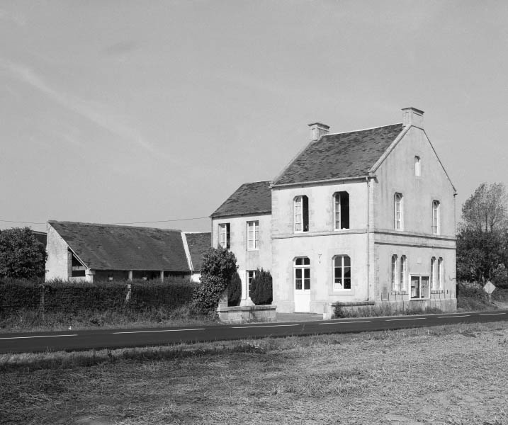 mairie, école primaire (école mixte)