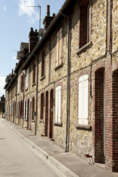 filature de lin, puis usine liée au travail du bois Isoroy, actuellement médiathèque La Fabrique et Pôle de santé libéral et ambulatoire