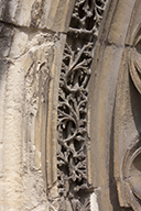 Arc du portail, détail : motif floral.