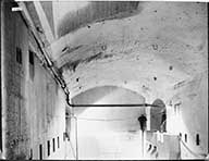 Puits central de May-sur-Orne. Les installations de concassage au fond, à côté du puits central (voûte).- Photographie ancienne, 1960.