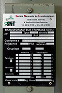 Transformateur lié à la turbine n°3, plaque du fabricant "Société Normande de Transformateurs, Grand-Quévilly".