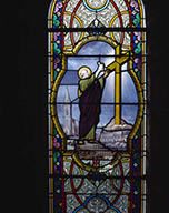 verrière figurée : Exaltation de la sainte Croix