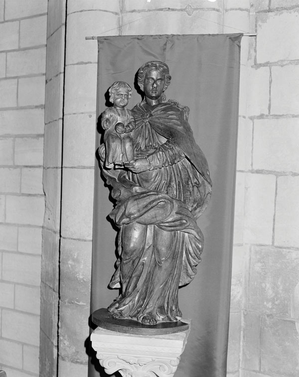 statue : Vierge à l'Enfant