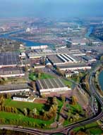 usine de construction navale des Chantiers navals français, puis Chantiers navals de Caen, puis usine de construction automobile Saviem, puis Renault véhicules industriels (RVI), puis Renault Trucks