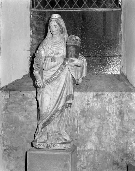 statue (petite nature) : sainte Barbe