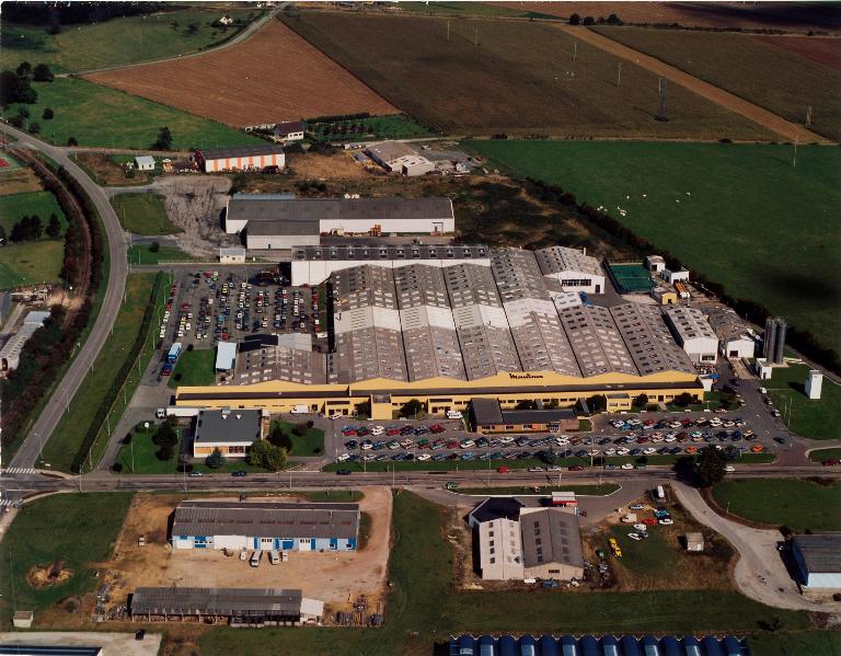 usine de matériel électroménager Moulinex, puis usine d'emballages en matière plastique Verchère plastiques industriels (VPI), puis usine de décolletage Soffamo, et usine de cosmétiques CosméSoap