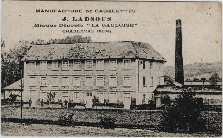 moulin à papier Hubert, puis indiennerie Crepet, puis linerie Renaoult et Gouel, puis fabrique de casquettes Quesney