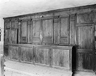 meuble de sacristie : chapier-chasublier