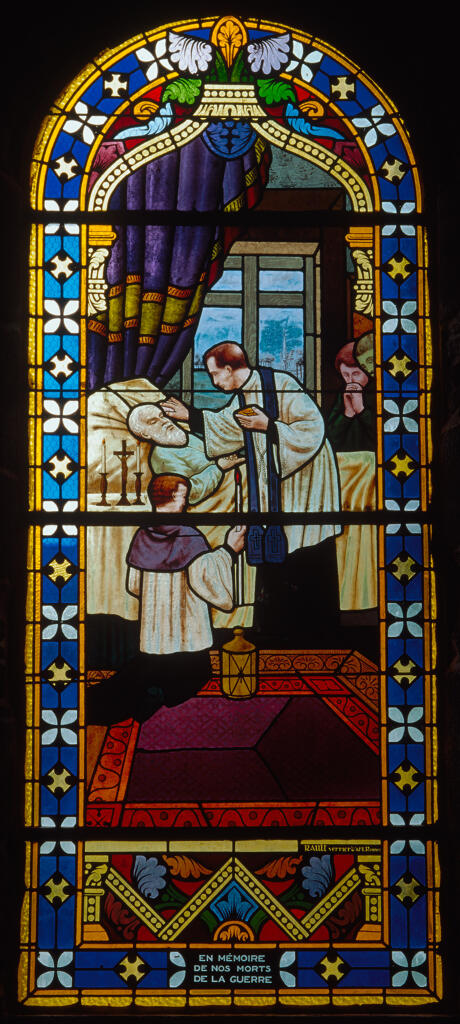 Ensemble de 2 verrières historiées et commémoratives de la guerre de 1914-1918 : Confirmation et Extrême onction ; à la mémoire de Victor Anffray (baies 5 et 6)